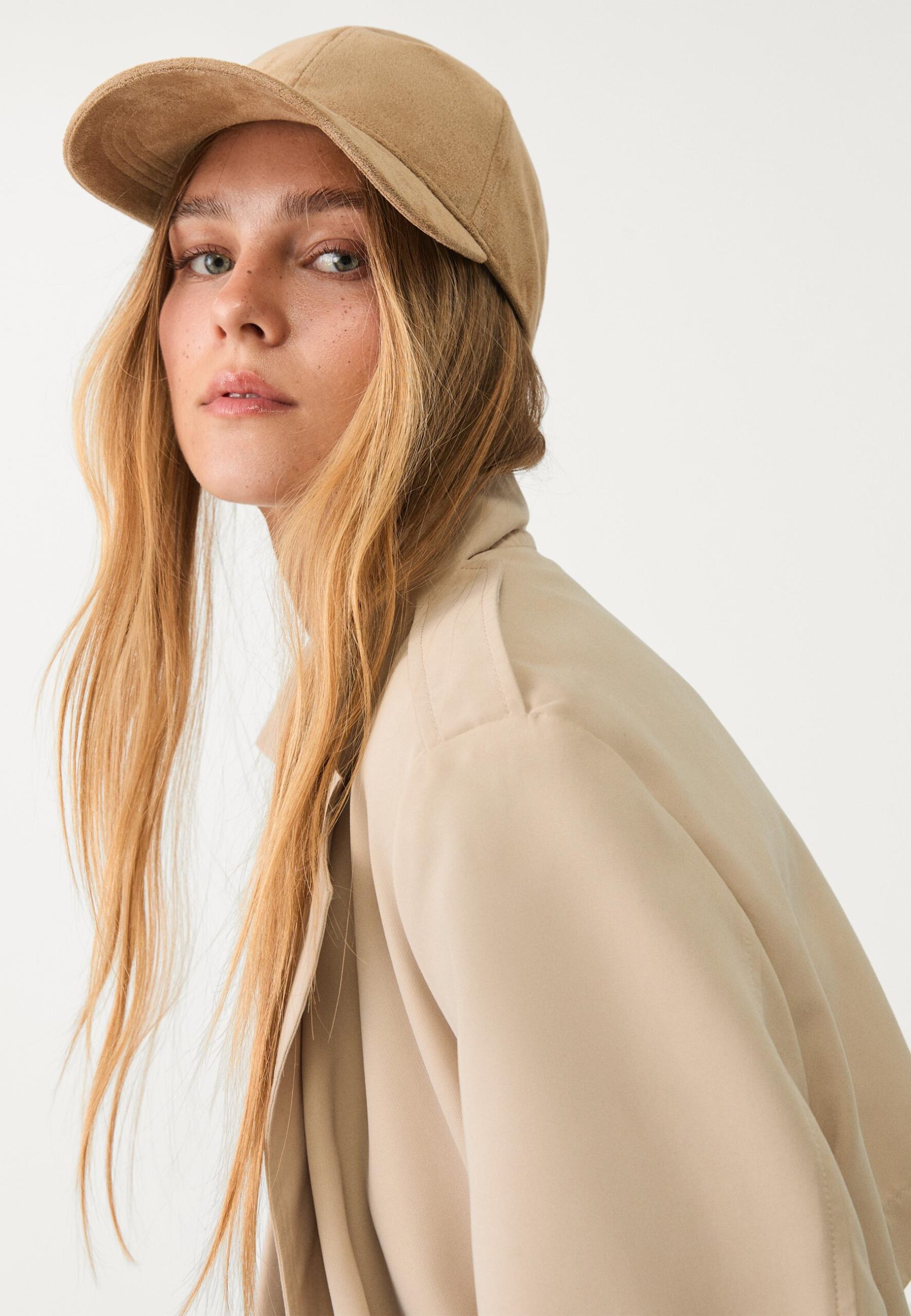 gorra-beige-mujer-356wrg-1.jpg