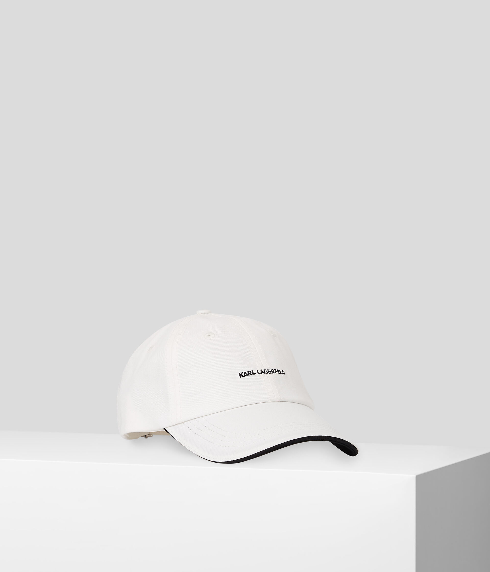 gorra-karl-lagerfeld-228hwc-1.jpg