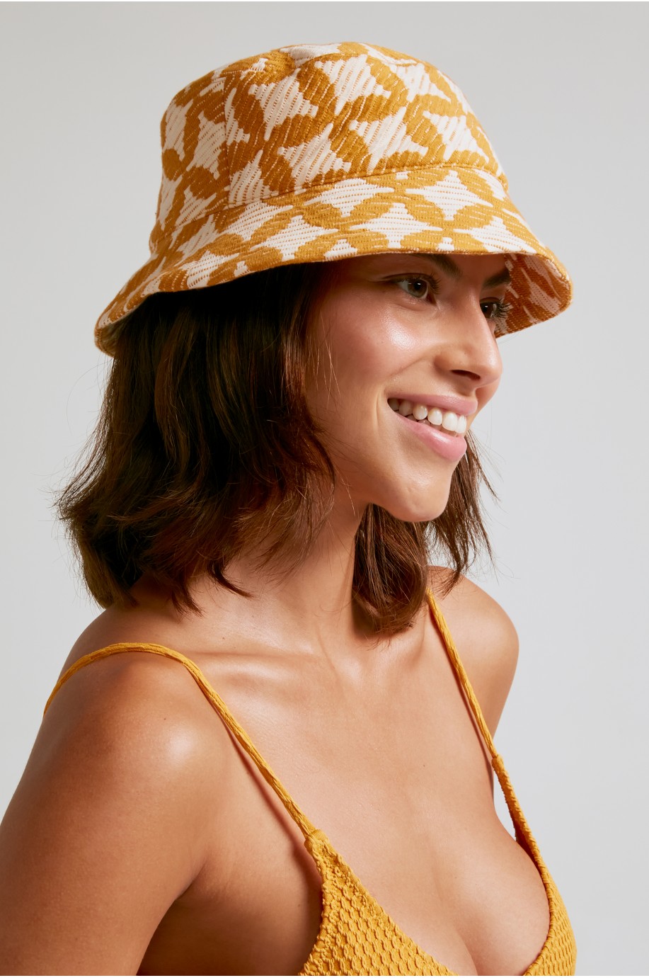 gorro-bucket-mujer-882gfq-1.jpg