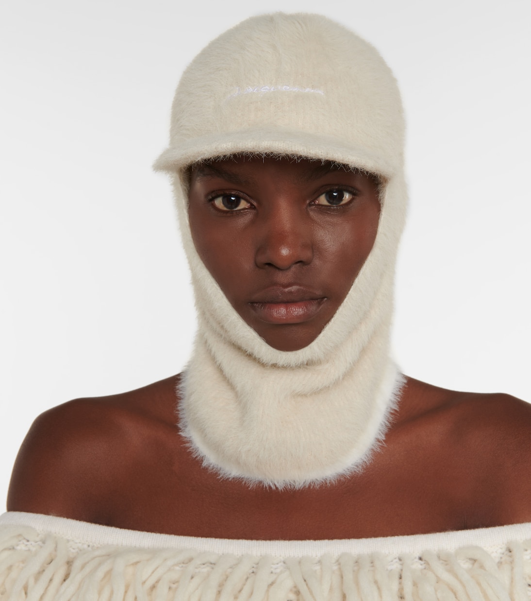 jacquemus-gorro-115oyh-1.jpg