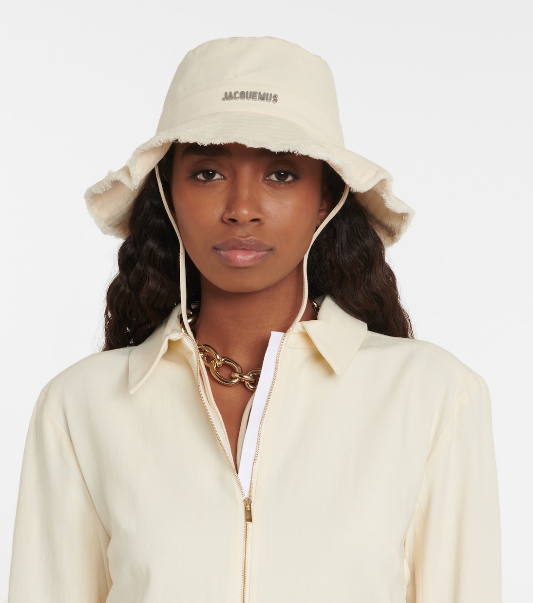 jacquemus-gorro-472ium-1.jpg